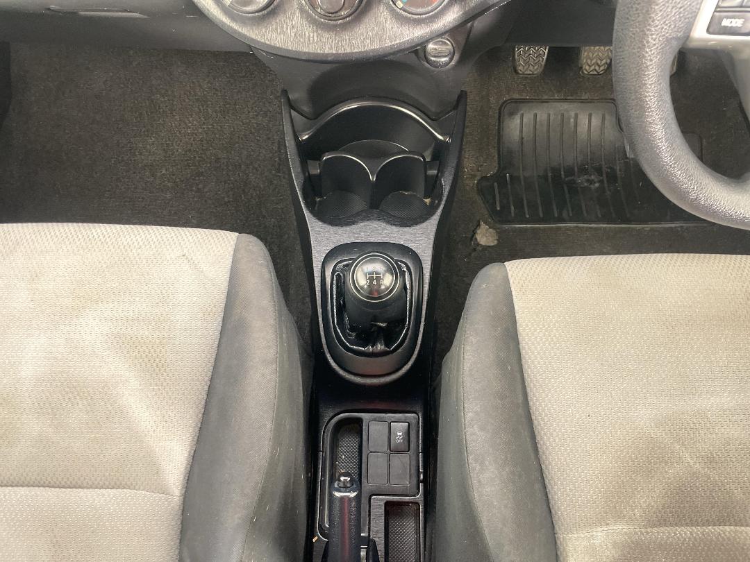 Photo '18' of Toyota Yaris