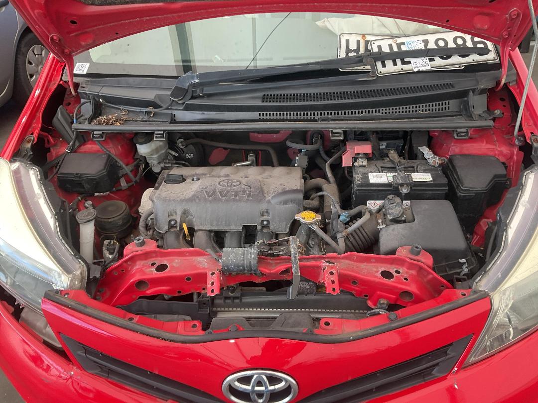 Photo '11' of Toyota Yaris YRS