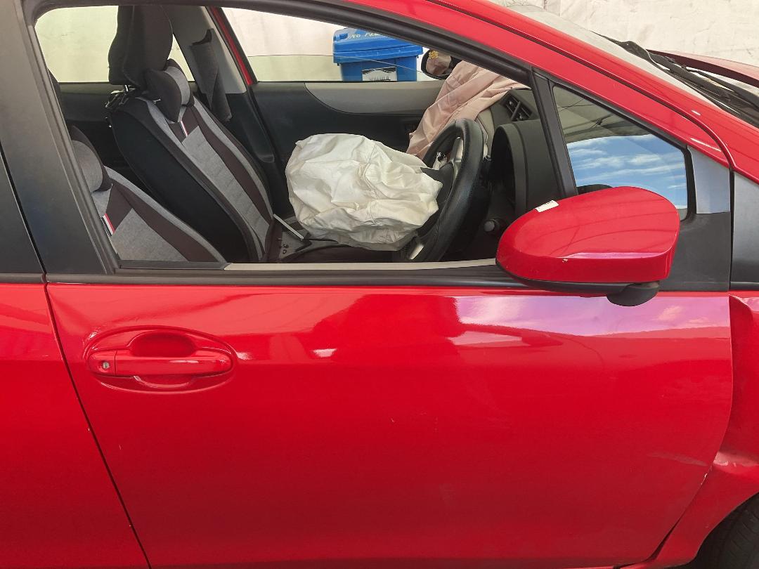 Photo '16' of Toyota Yaris YRS