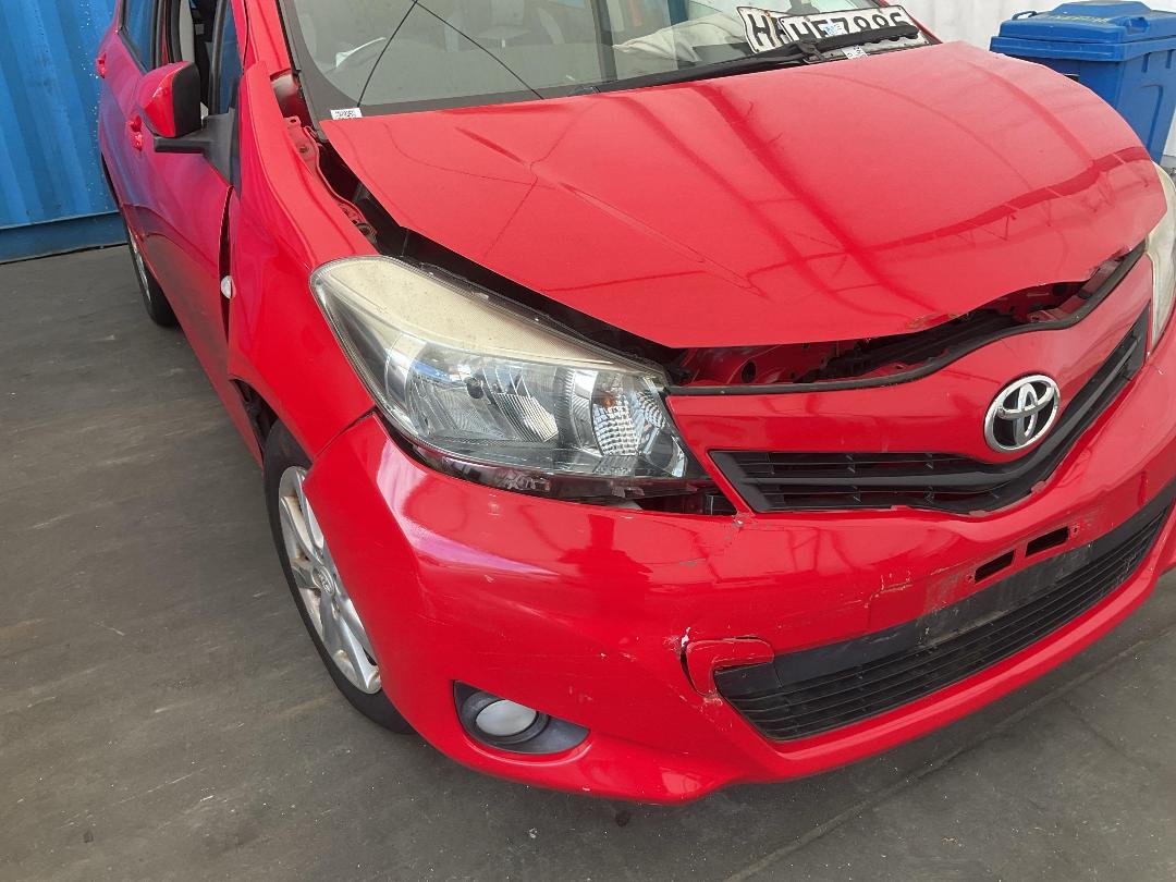 Photo '18' of Toyota Yaris YRS