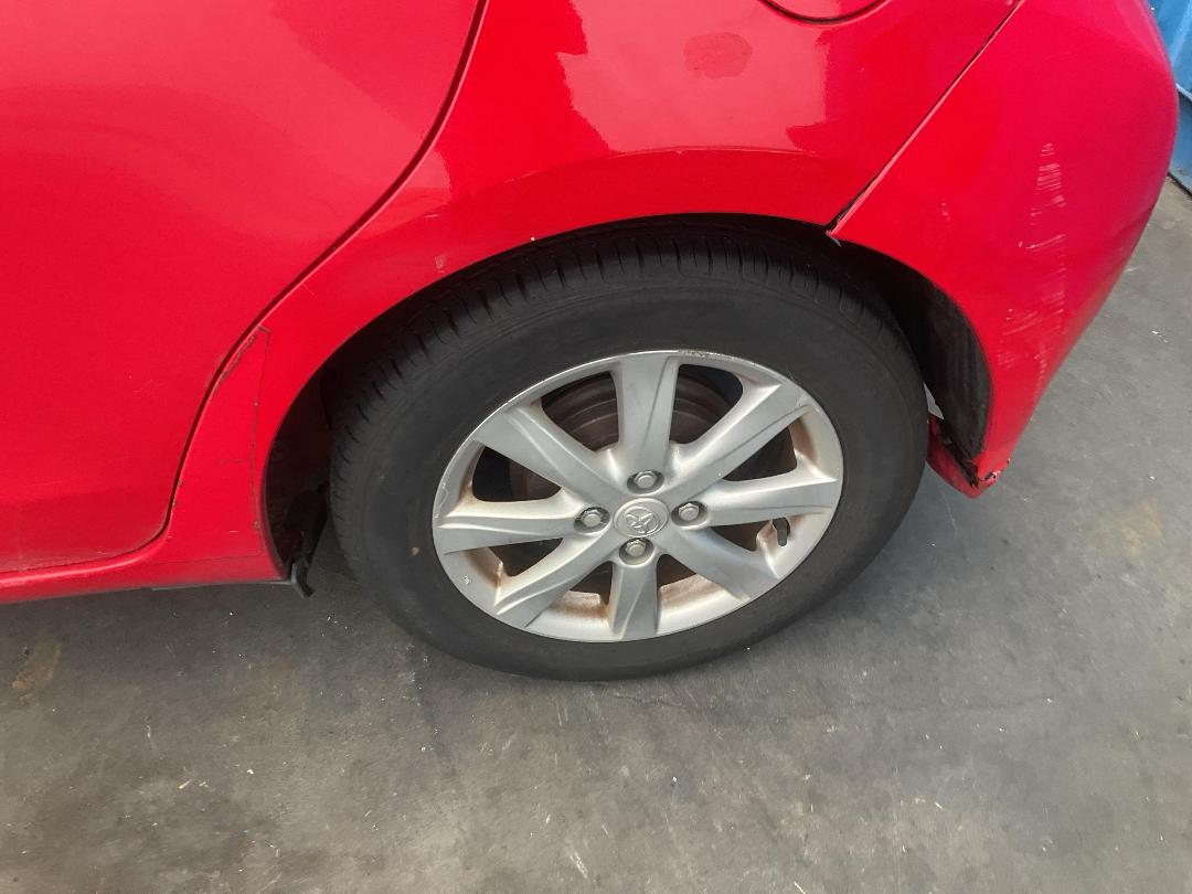 Photo '32' of Toyota Yaris YRS