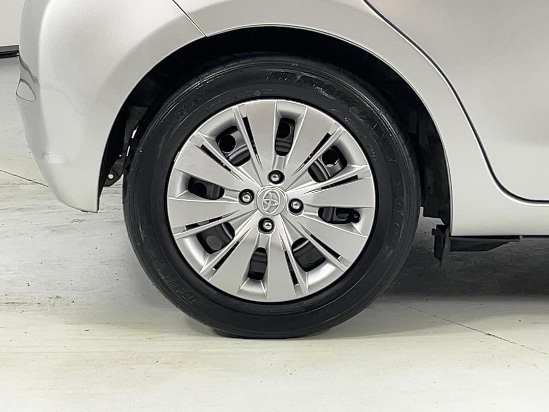 Photo '12' of Toyota Yaris