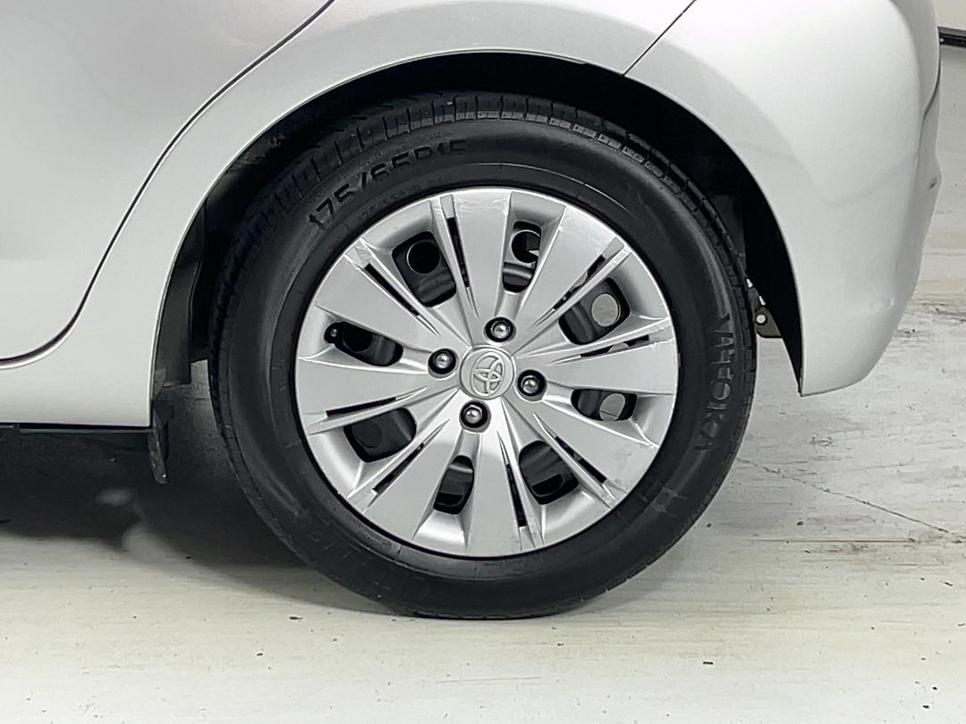 Photo '11' of Toyota Yaris