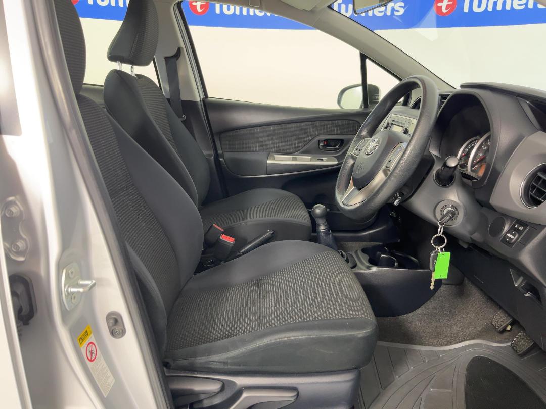 Photo '16' of Toyota Yaris