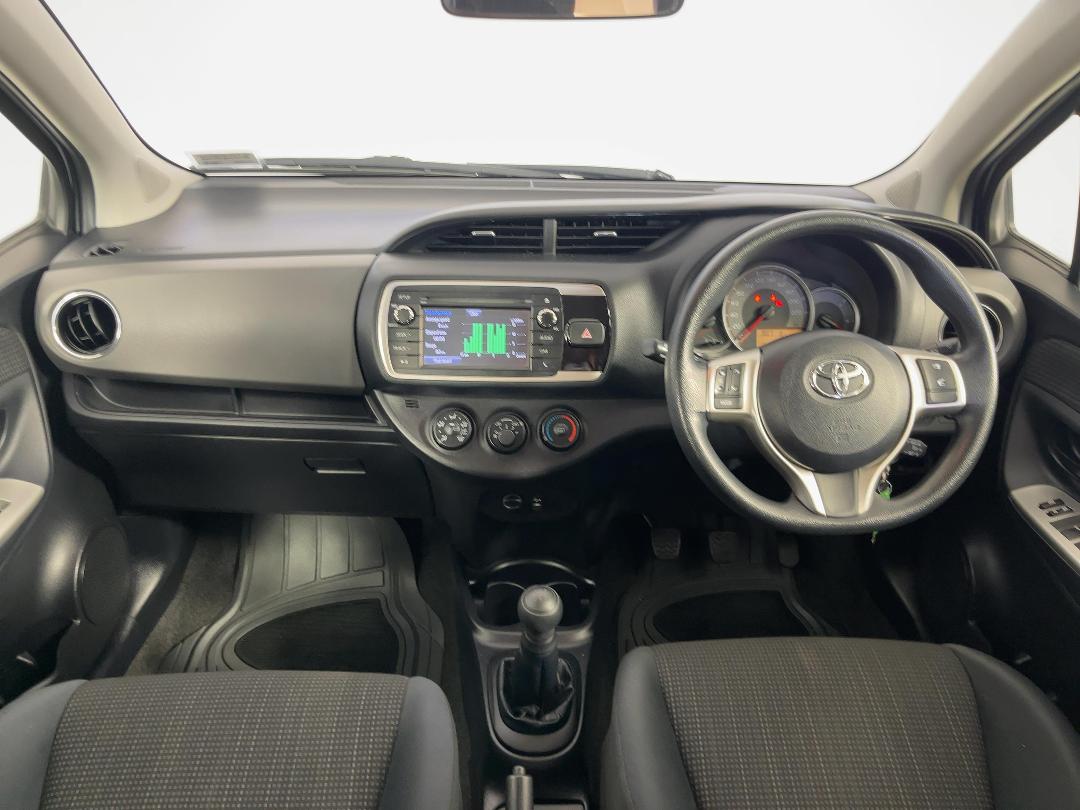 Photo '17' of Toyota Yaris