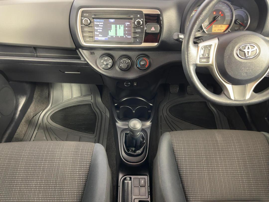 Photo '18' of Toyota Yaris