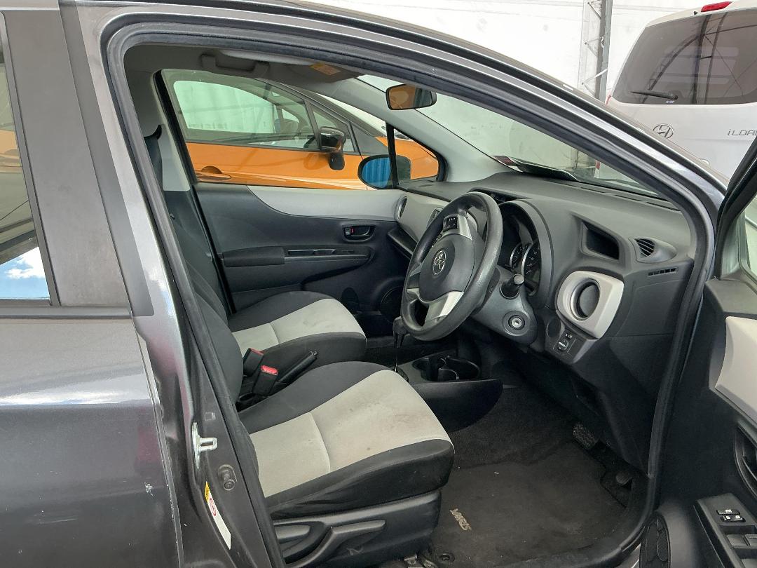 Photo '15' of Toyota Yaris