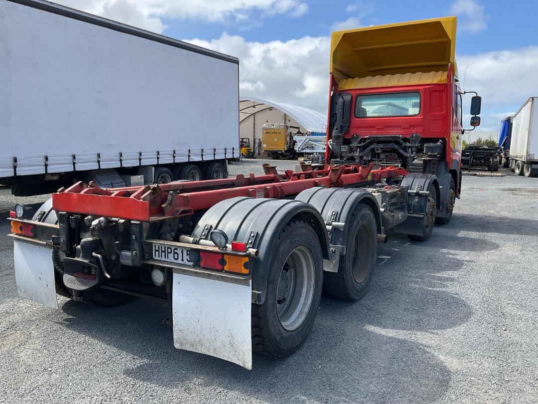 Photo '4' of UD TRUCKS CG31470 Rubbish Compactor