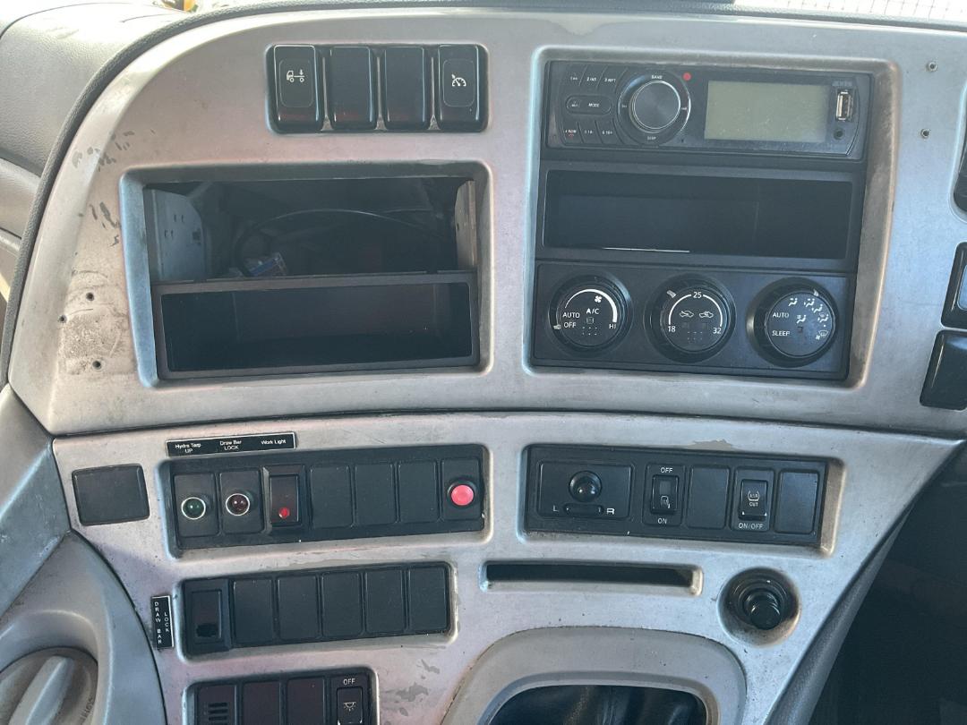 Photo '15' of UD TRUCKS CG31470 Rubbish Compactor