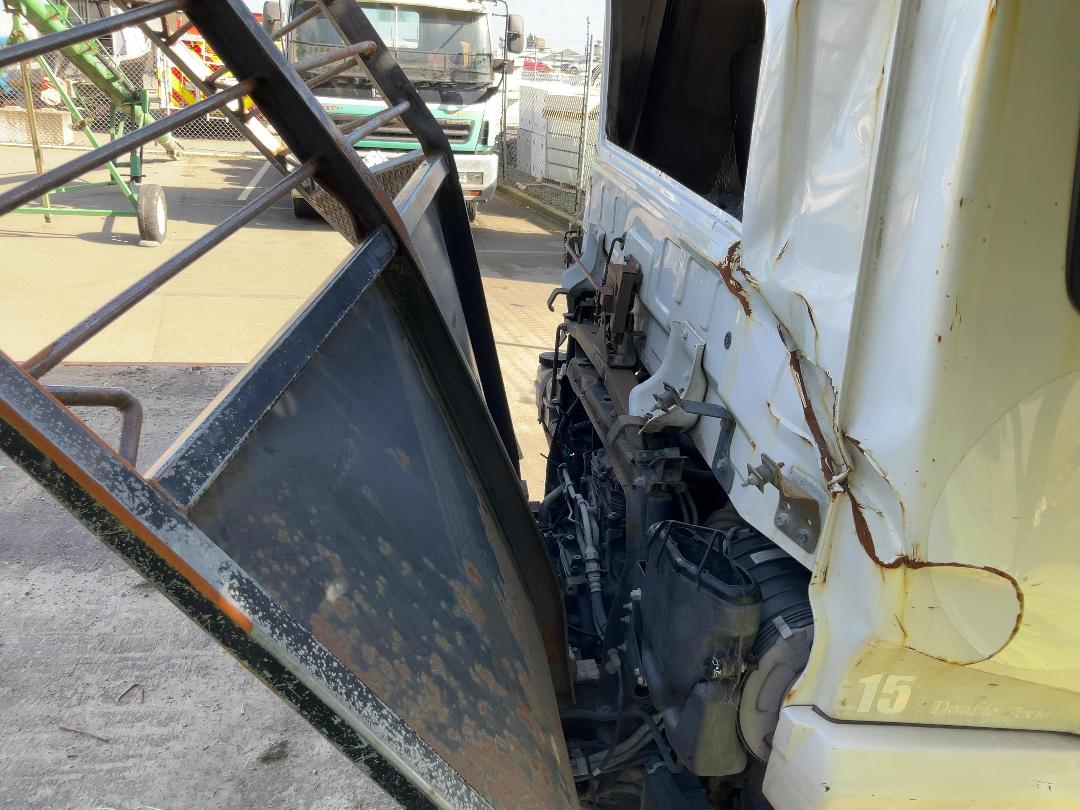 Photo '31' of UD Trucks MK11250 6x4 Flat Deck