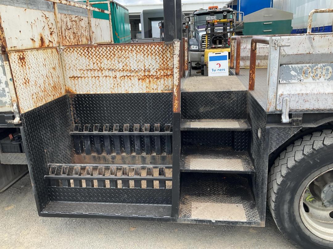 Photo '21' of UD Trucks PK17280 Traffic Management Photo '21' of UD Trucks PK17280 Traffic Management