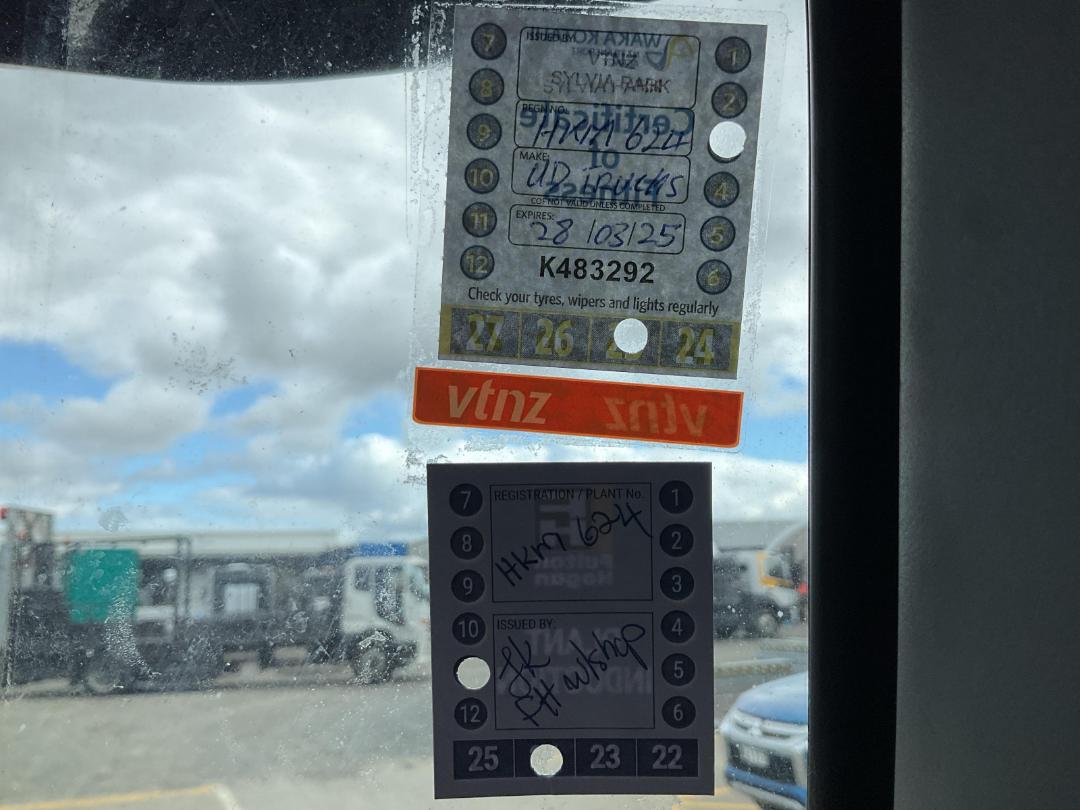 Photo '32' of UD Trucks PK17280 Traffic Management Photo '32' of UD Trucks PK17280 Traffic Management