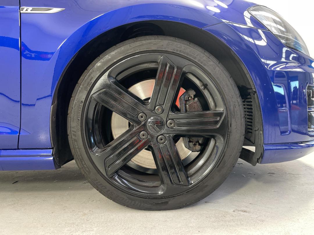 Photo '2' of Volkswagen Golf