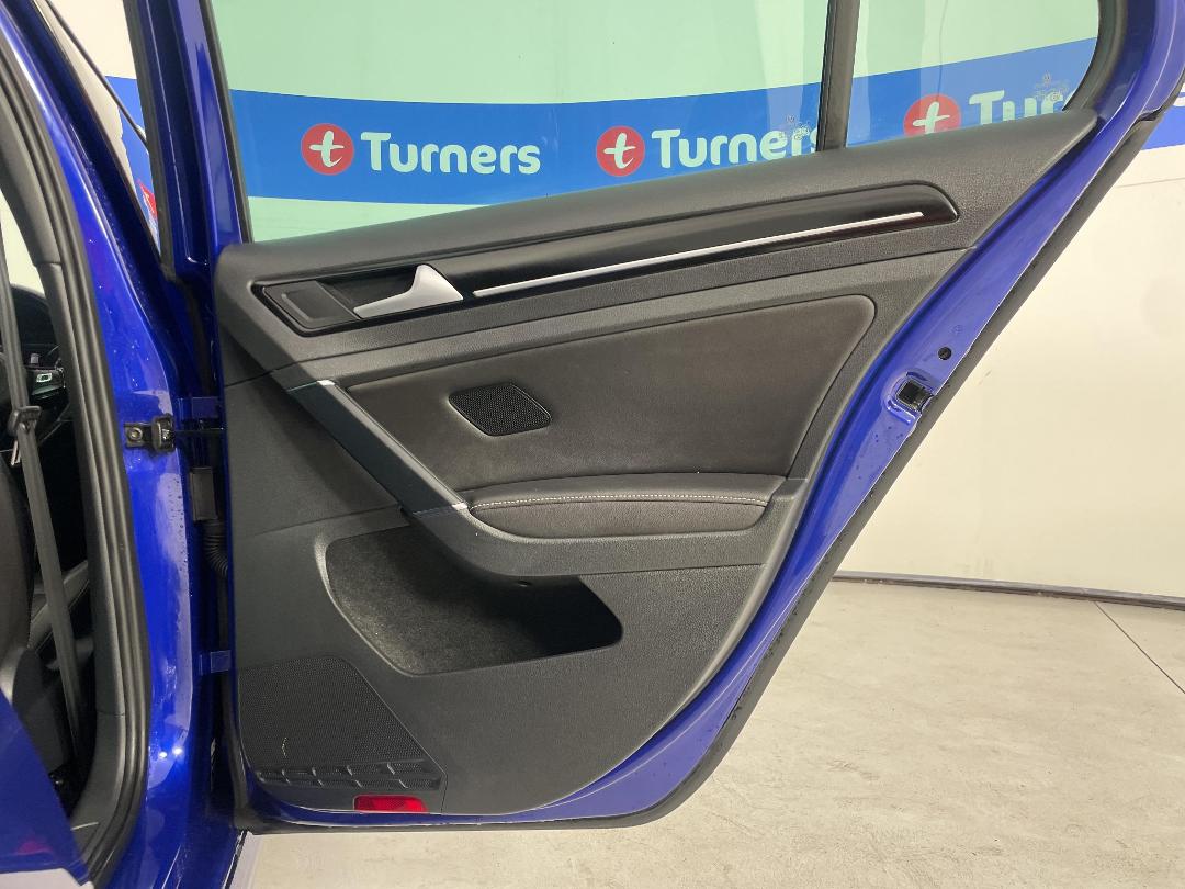 Photo '16' of Volkswagen Golf