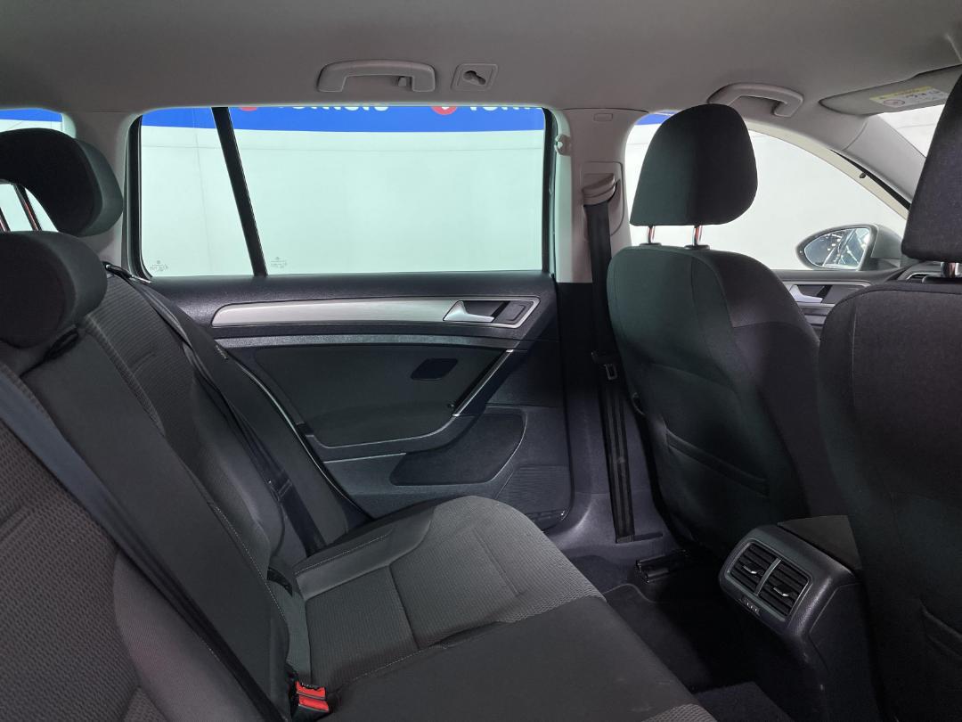 Photo '20' of Volkswagen Golf Photo '20' of Volkswagen Golf