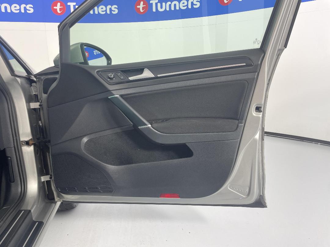 Photo '15' of Volkswagen Golf Photo '15' of Volkswagen Golf