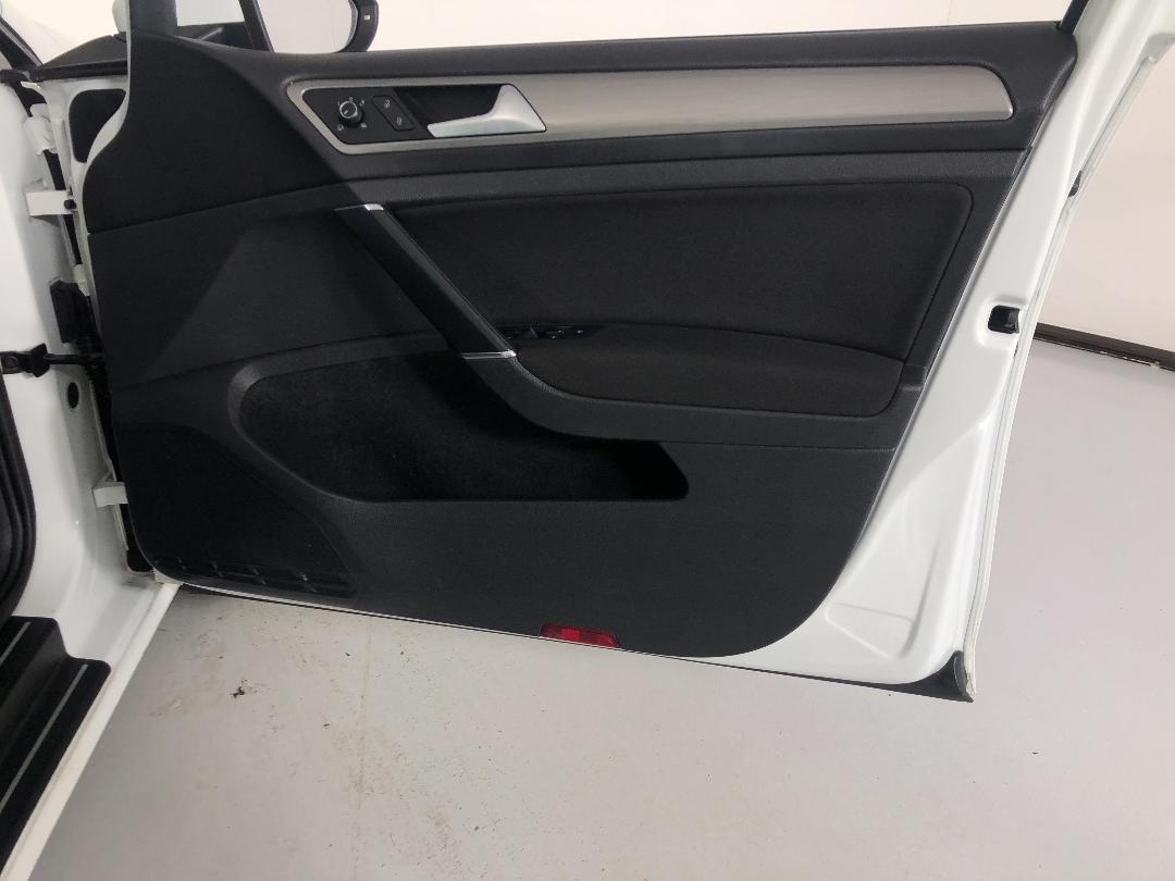 Photo '15' of Volkswagen Golf Photo '15' of Volkswagen Golf