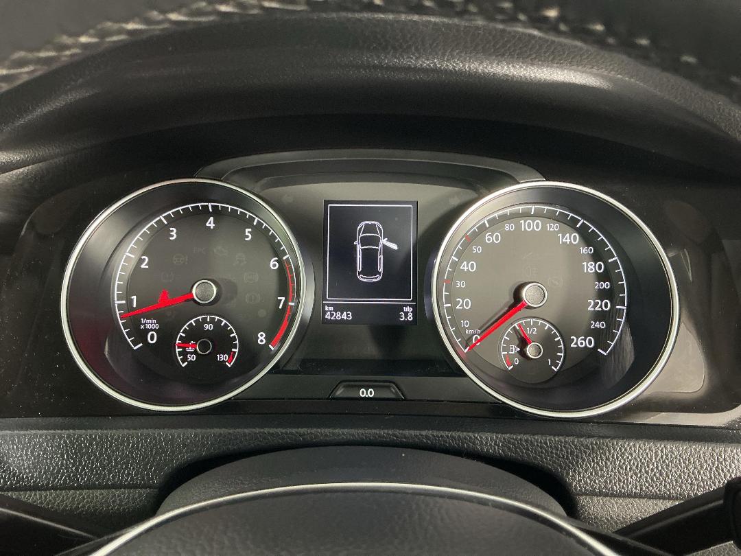 Photo '21' of Volkswagen Golf