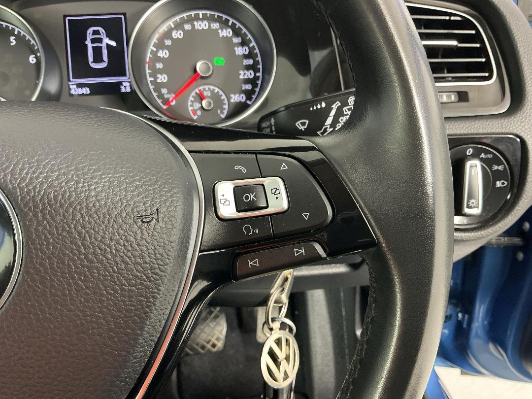 Photo '24' of Volkswagen Golf