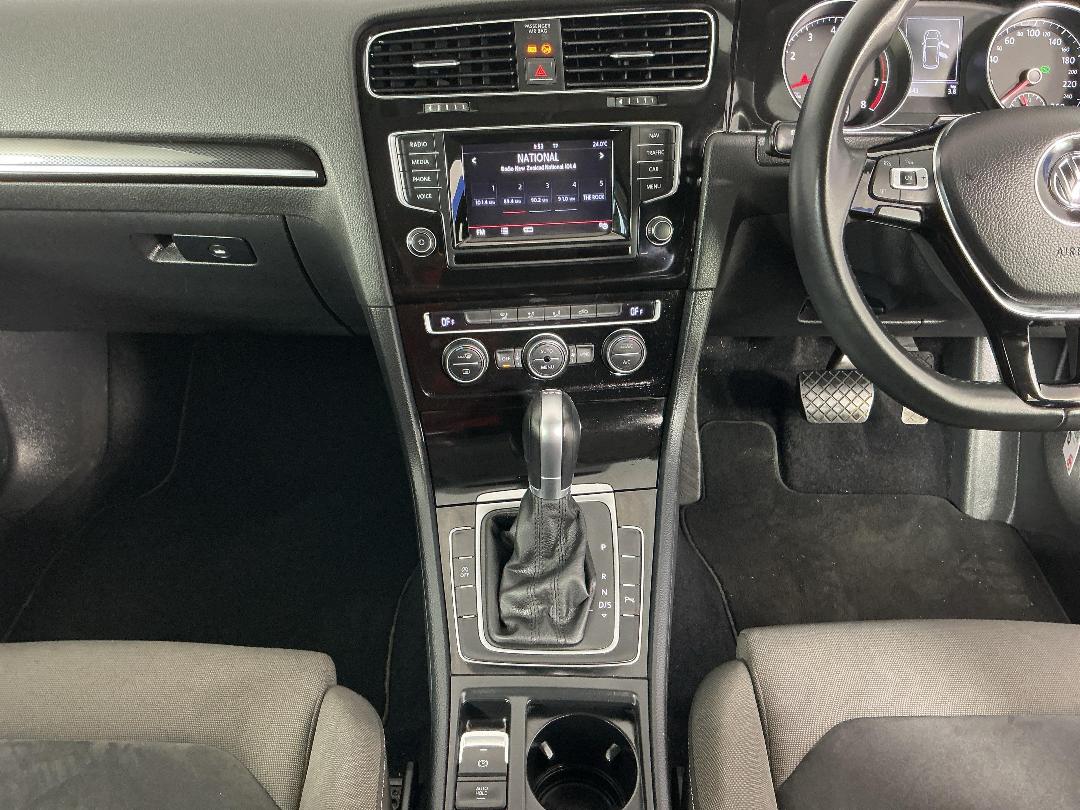 Photo '18' of Volkswagen Golf