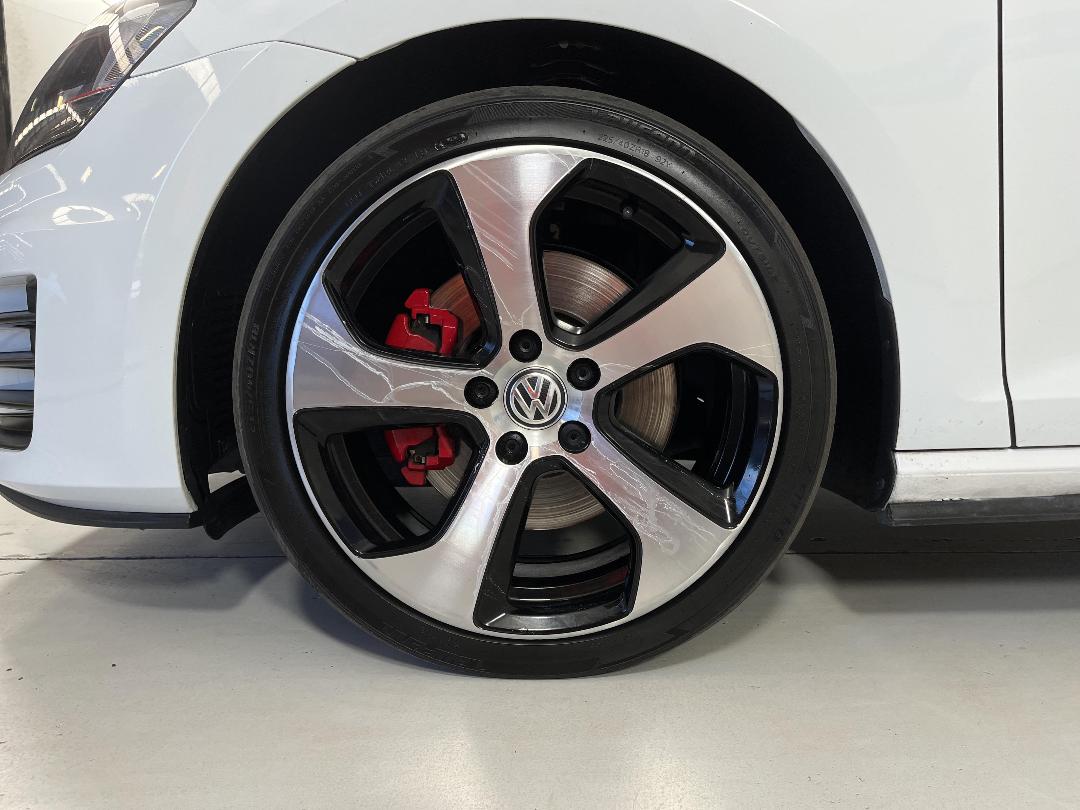 Photo '10' of Volkswagen Golf