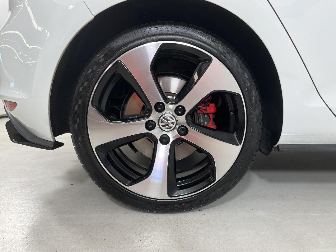 Photo '12' of Volkswagen Golf