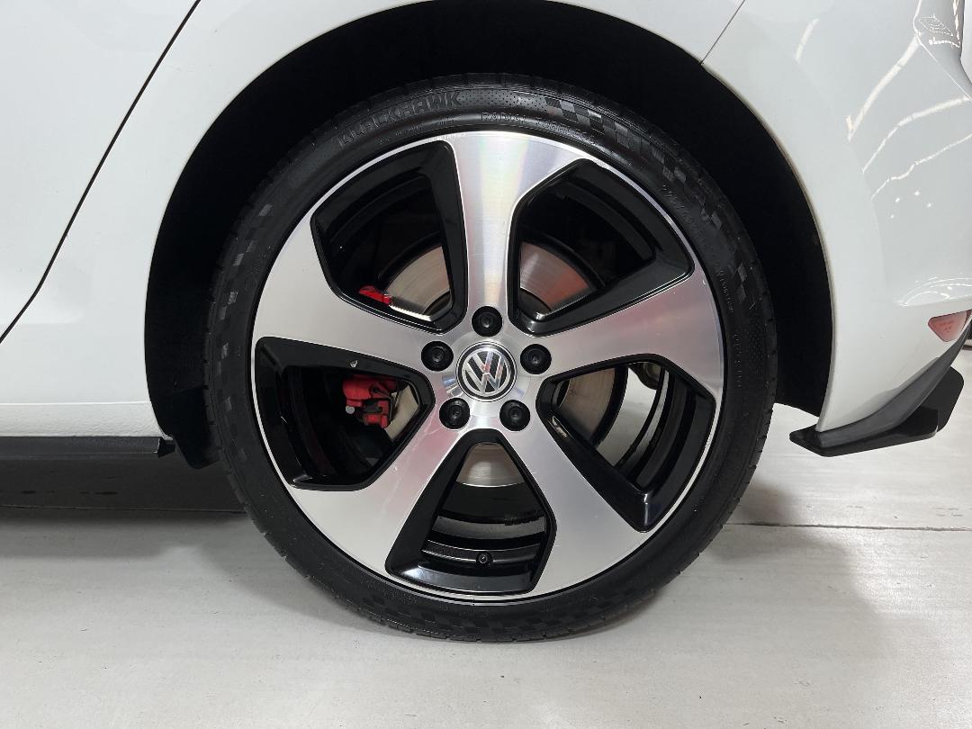 Photo '11' of Volkswagen Golf