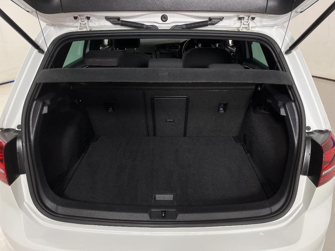 Photo '14' of Volkswagen Golf