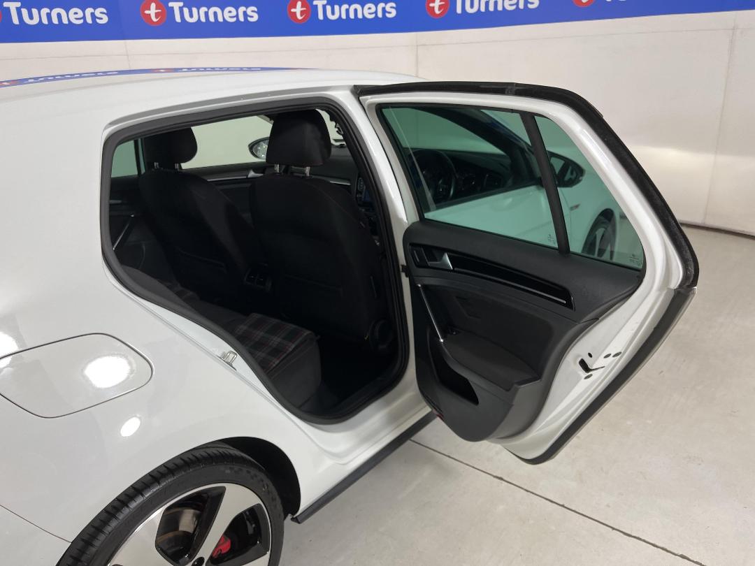 Photo '19' of Volkswagen Golf