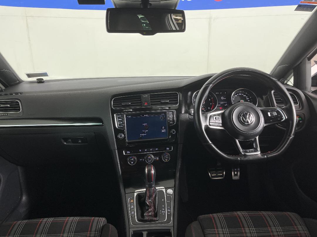 Photo '17' of Volkswagen Golf