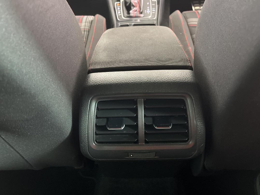 Photo '24' of Volkswagen Golf