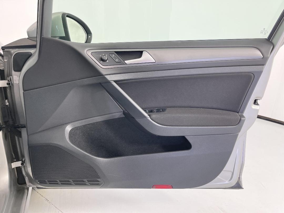 Photo '15' of Volkswagen Golf Photo '15' of Volkswagen Golf