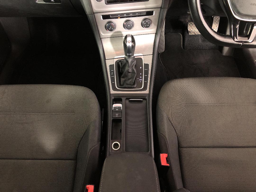 Photo '18' of Volkswagen Golf