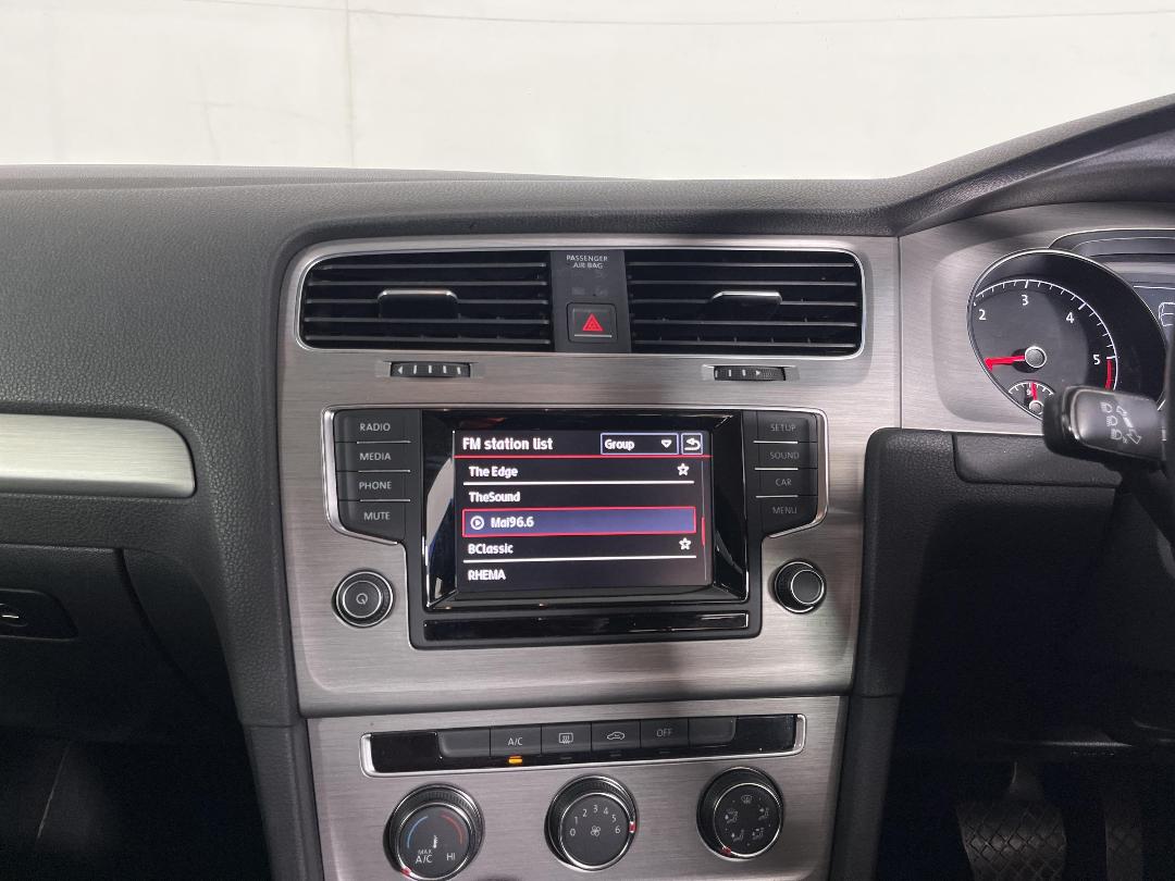 Photo '18' of Volkswagen Golf