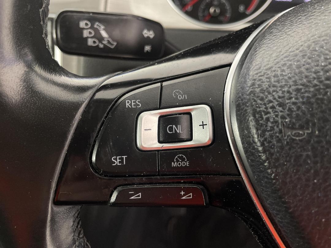 Photo '24' of Volkswagen Golf