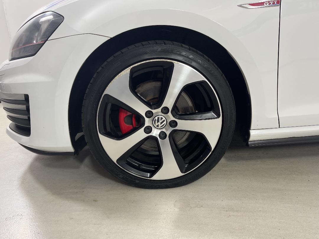 Photo '10' of Volkswagen Golf