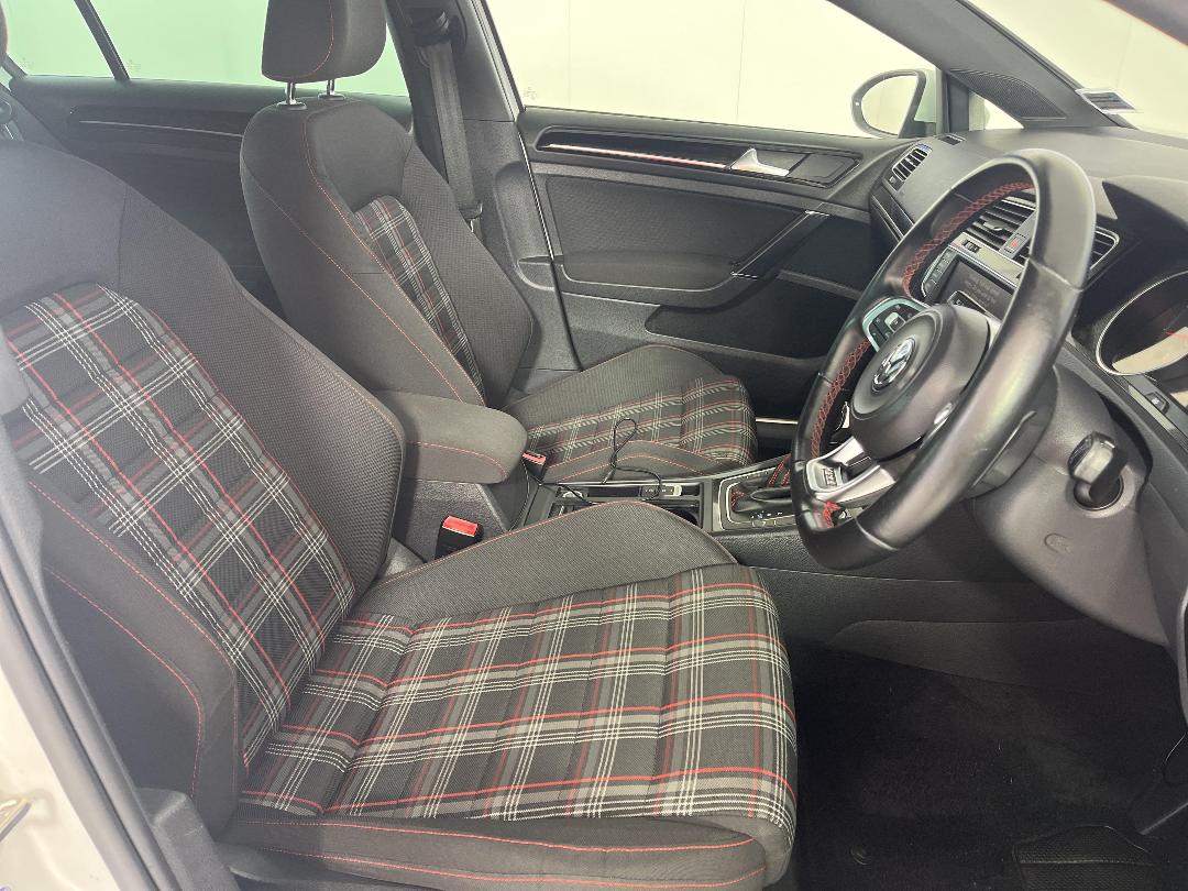 Photo '16' of Volkswagen Golf