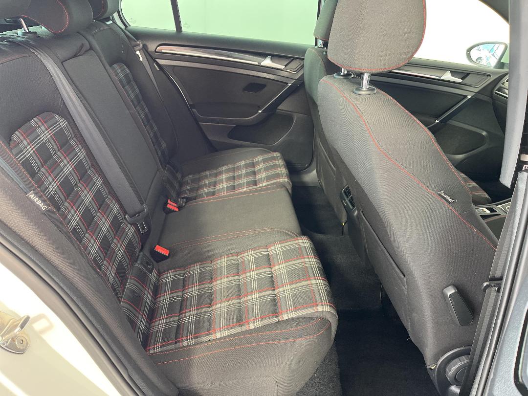 Photo '20' of Volkswagen Golf