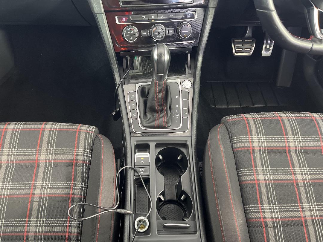 Photo '18' of Volkswagen Golf