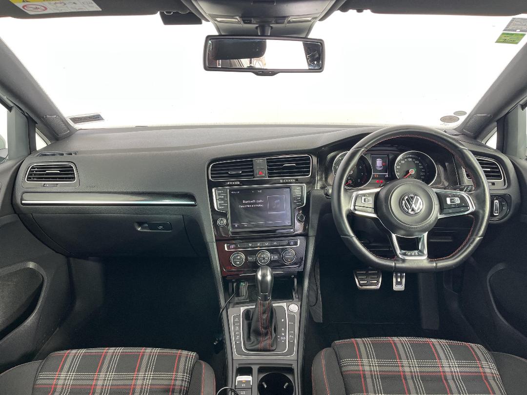 Photo '17' of Volkswagen Golf