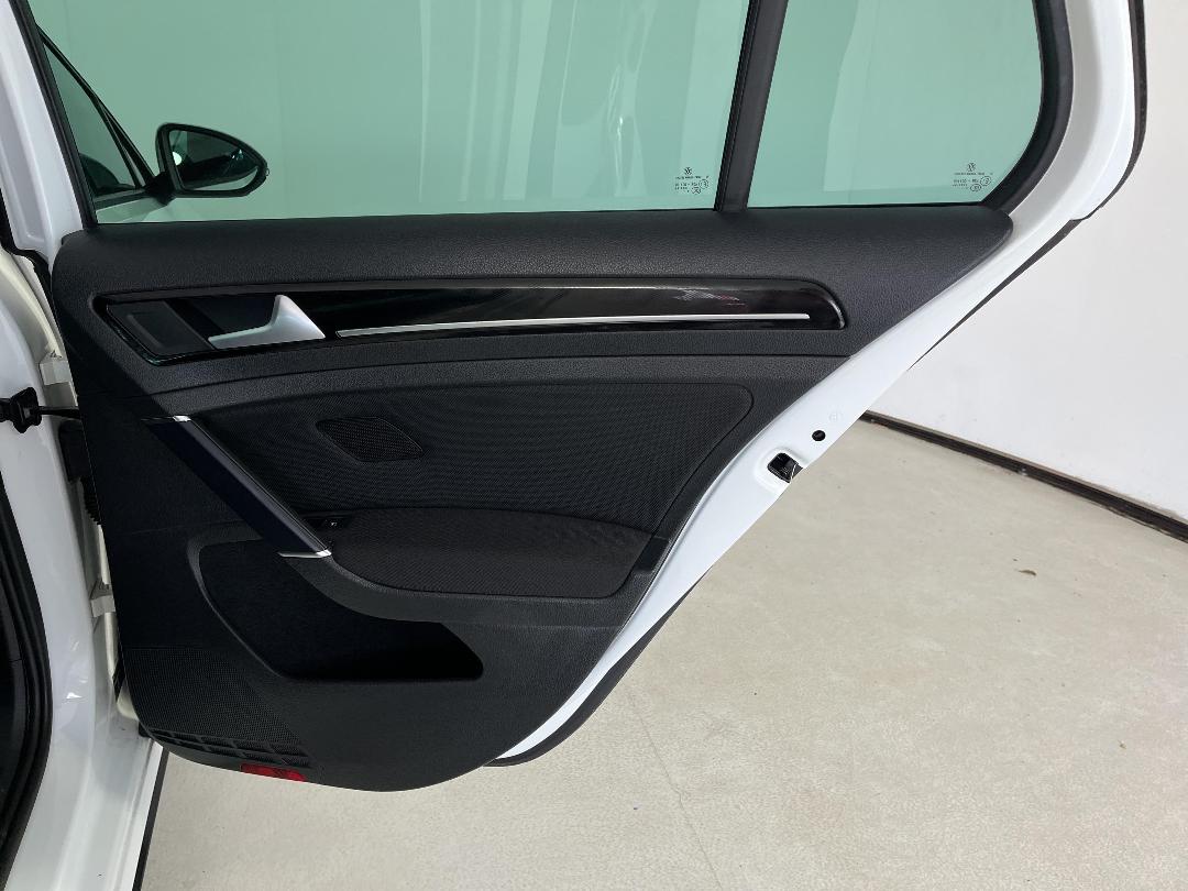 Photo '19' of Volkswagen Golf