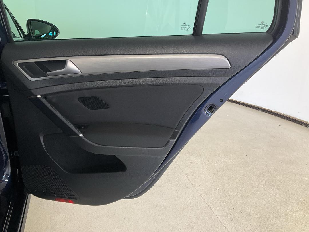 Photo '19' of Volkswagen Golf