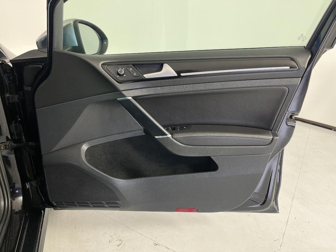 Photo '15' of Volkswagen Golf Photo '15' of Volkswagen Golf