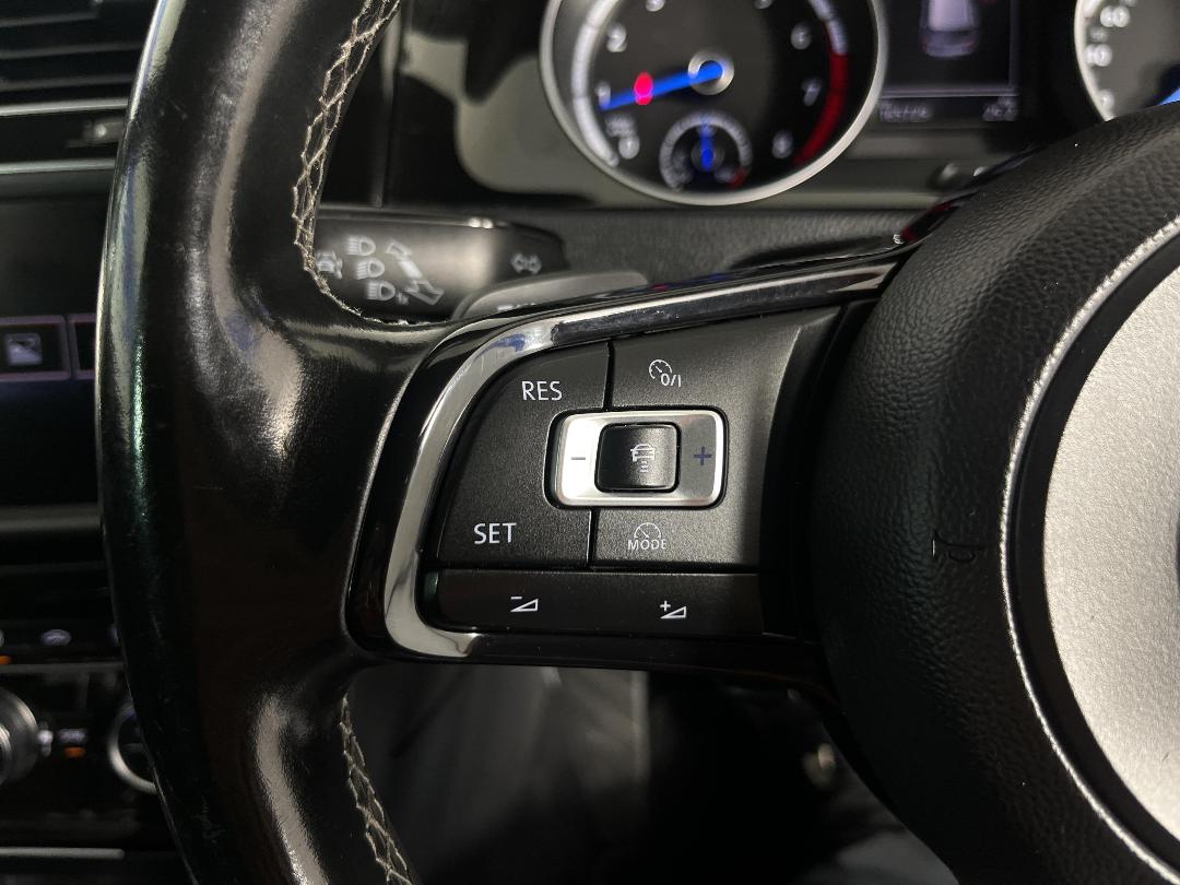 Photo '24' of Volkswagen Golf Photo '24' of Volkswagen Golf