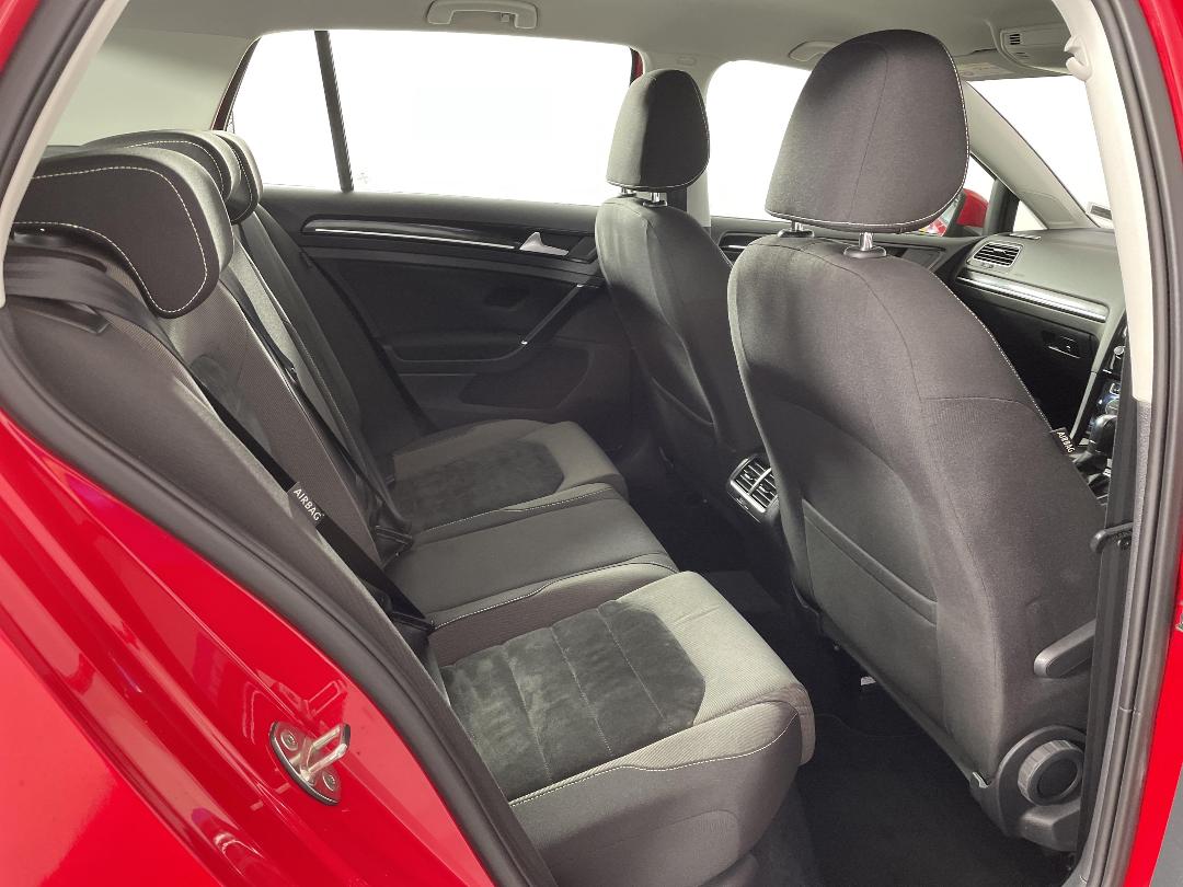 Photo '20' of Volkswagen Golf Photo '20' of Volkswagen Golf