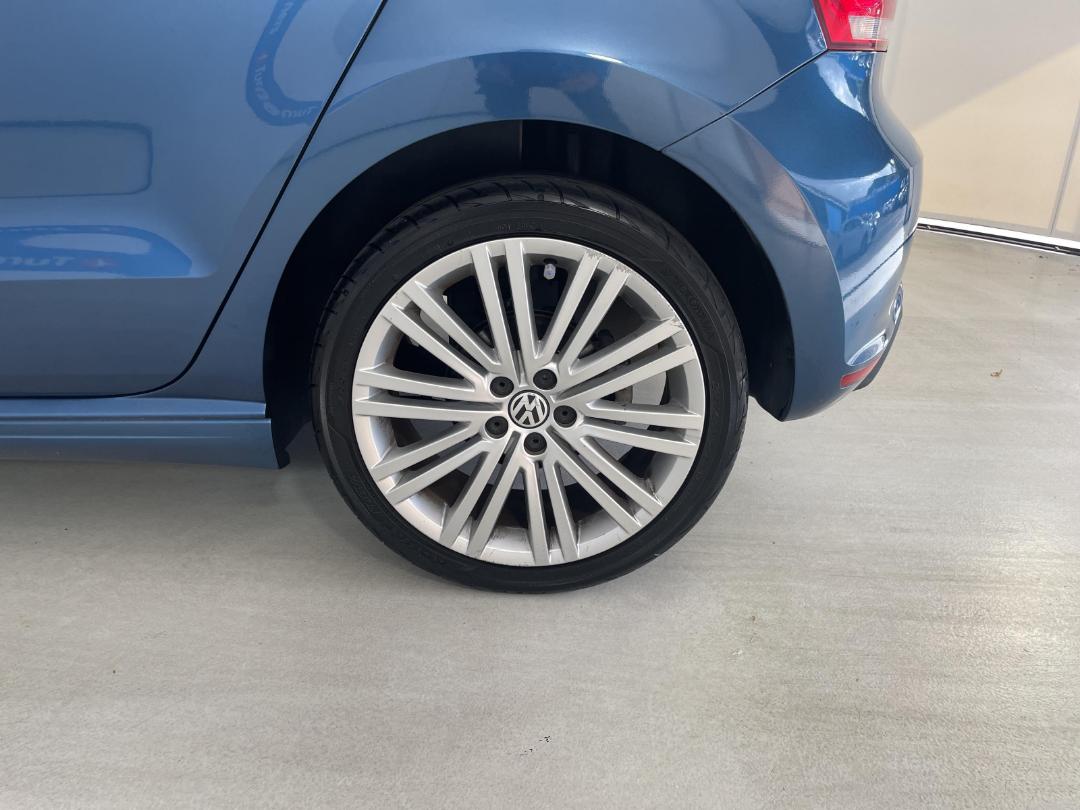 Photo '11' of Volkswagen Polo Photo '11' of Volkswagen Polo