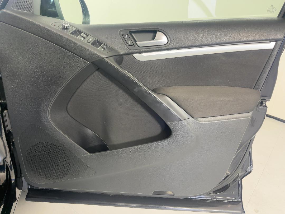 Photo '15' of Volkswagen Tiguan Photo '15' of Volkswagen Tiguan