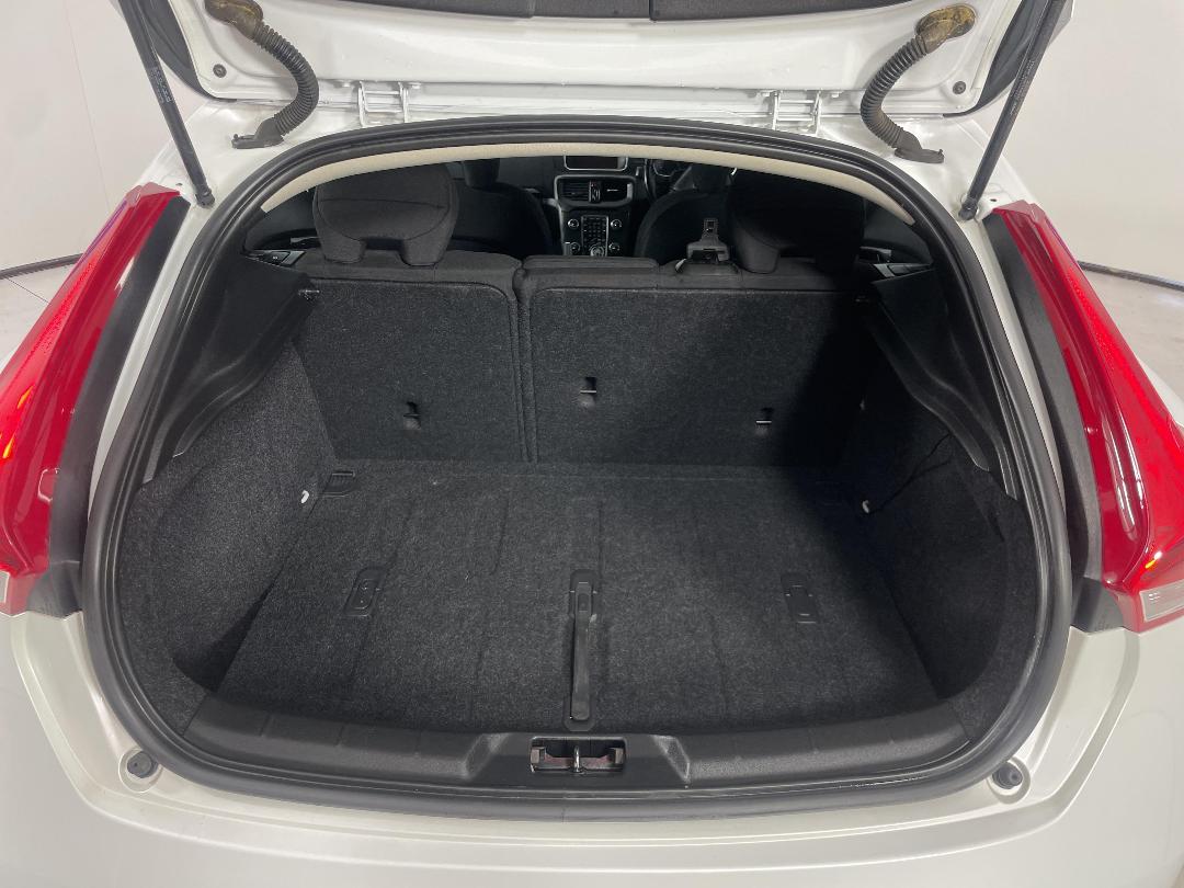 Photo '14' of Volvo V40