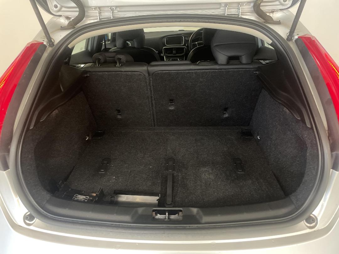 Photo '14' of Volvo V40