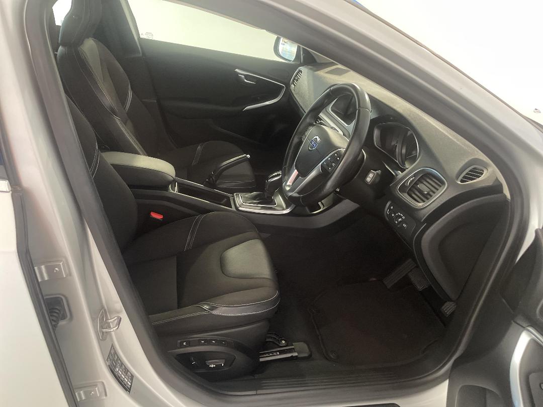 Photo '16' of Volvo V40